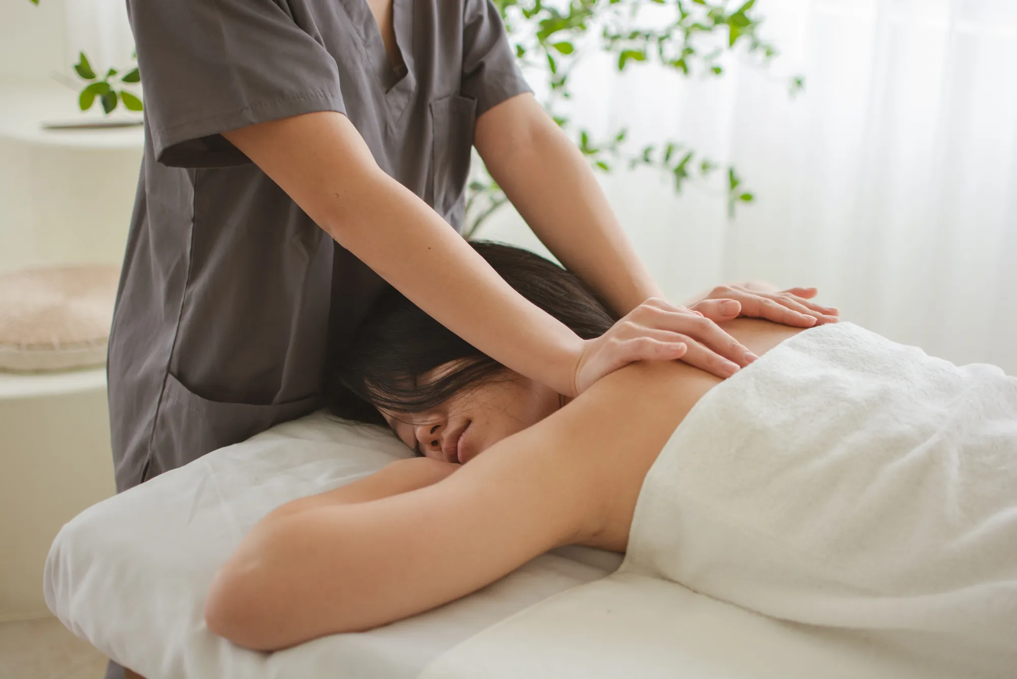 What is Included in a Dubai Home Massage Session