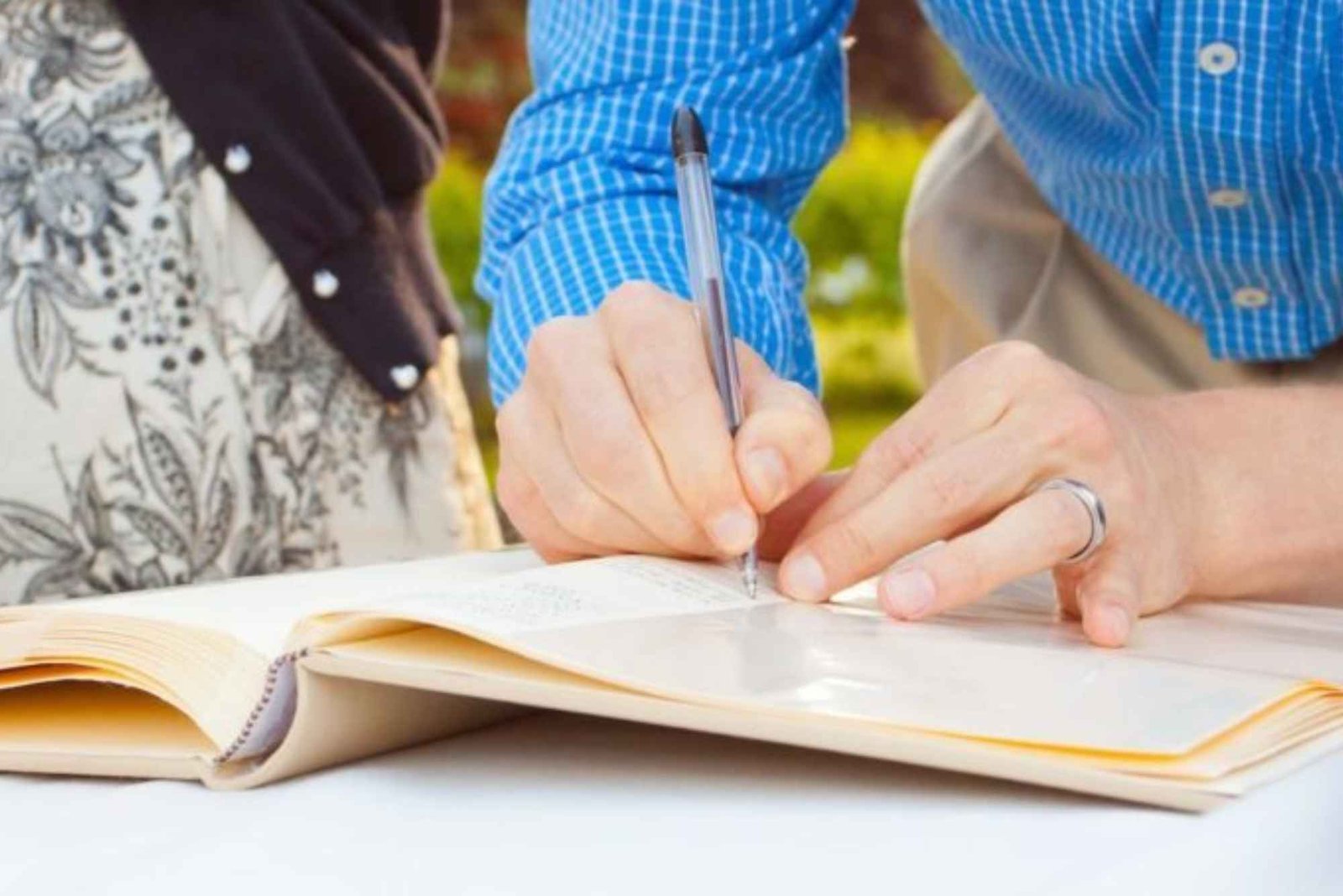 How Guest Posting Helps Dubai Real Estate Brands Grow