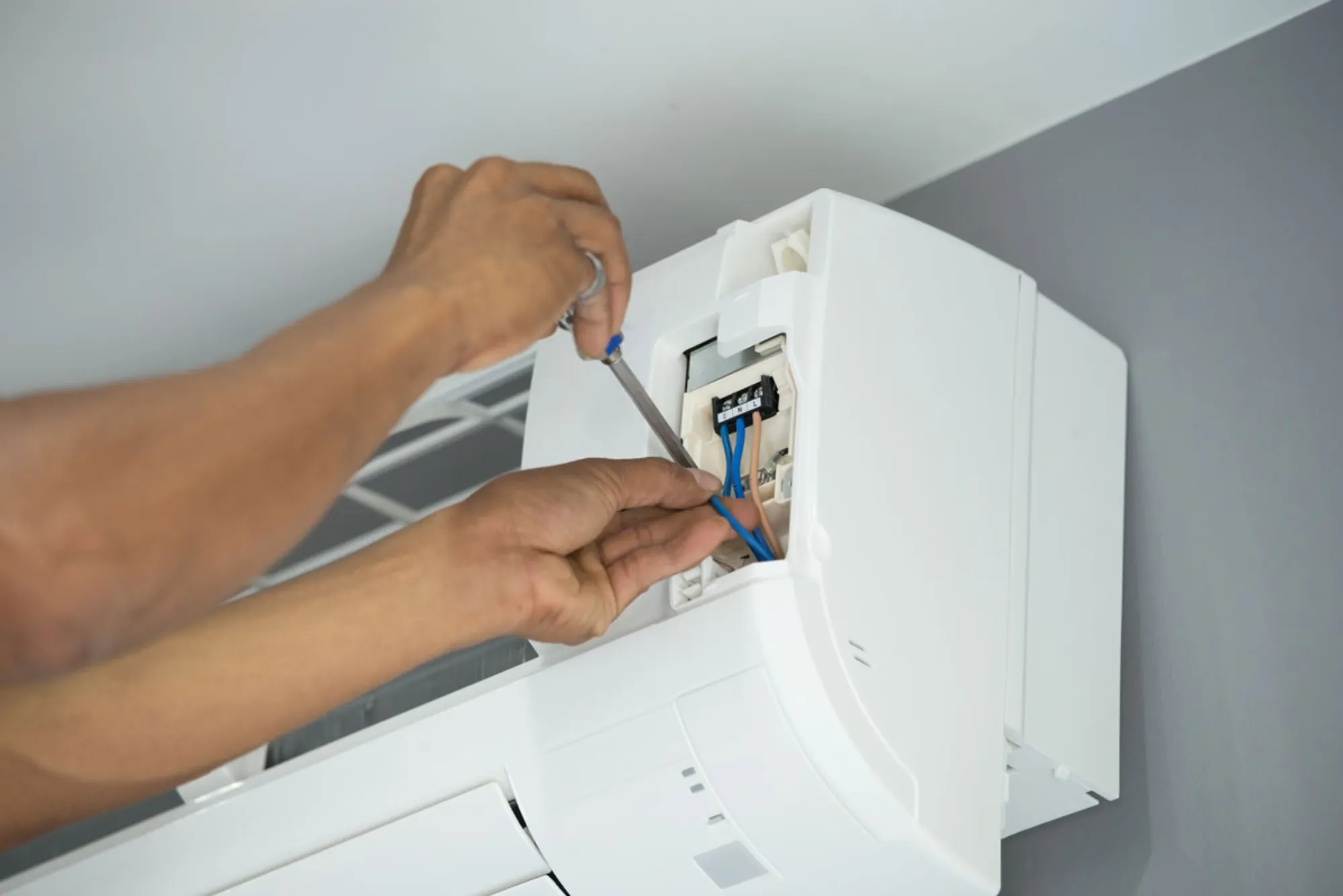 split AC repair service Dubai