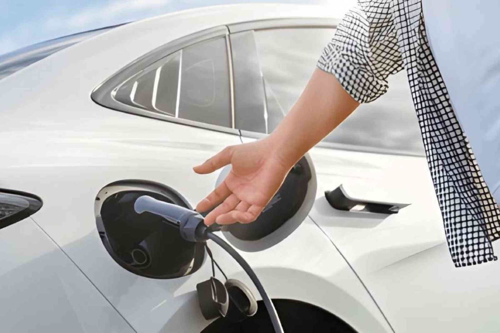 Tesla Charging in UAE Supercharger vs Home Charging Cost